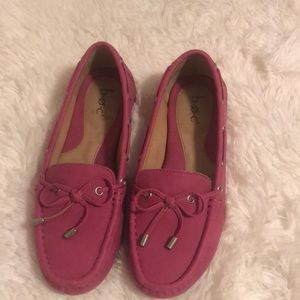Pretty in pink great condition boc shoes.
